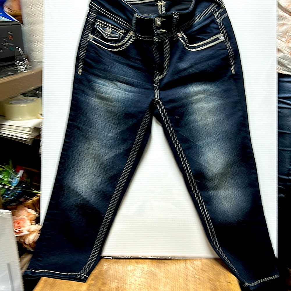 Wallflower capri bling jeans! Capris size 3 never worn. Excellent condition.
